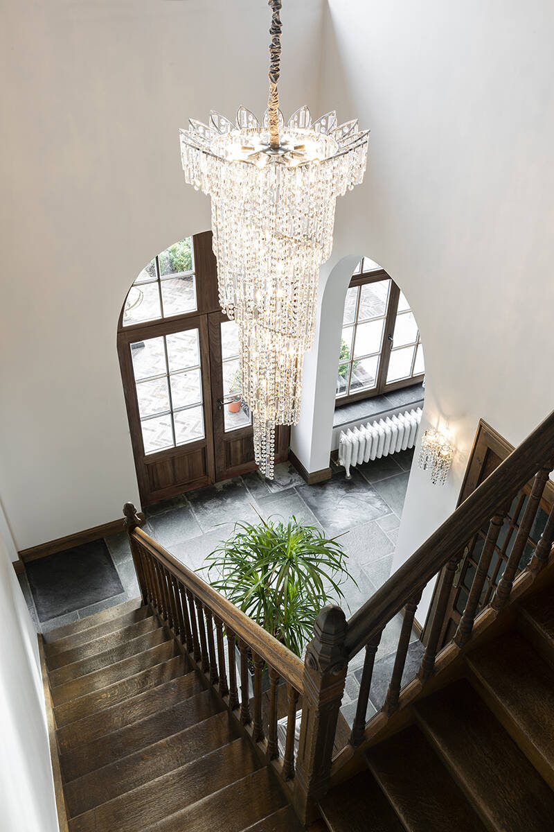 13/24/30-Light Luxury Style Rotating Crystal Chandelier